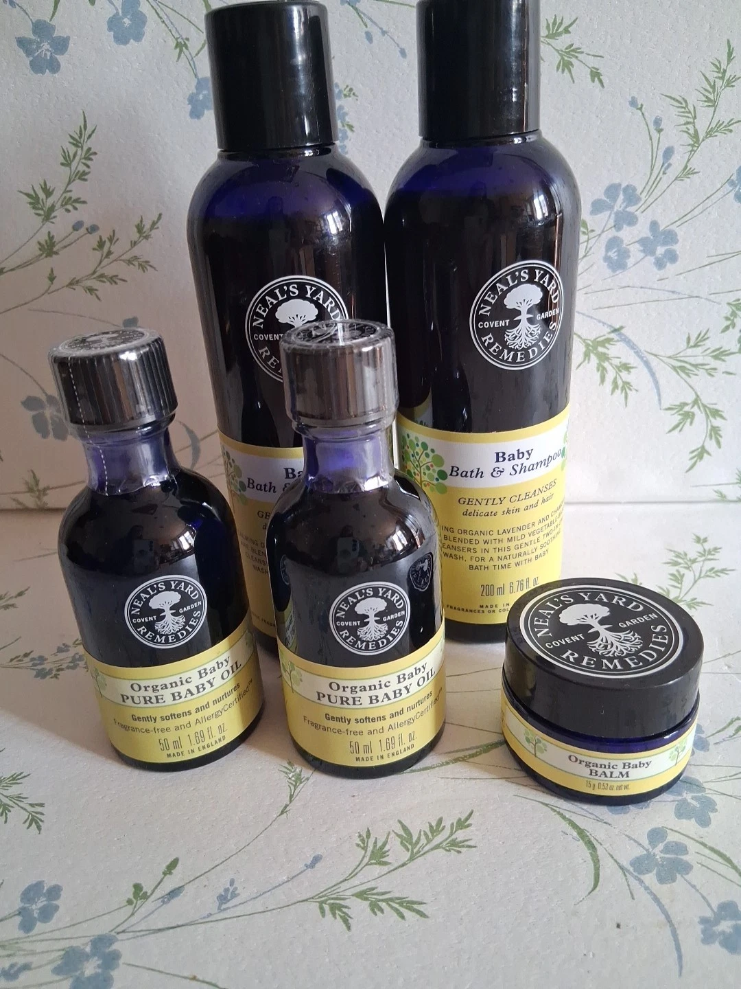 Neal's Yard Remedies Baby Shampoos x 2 Oils x 2 Balm x1 Full Sizes Immaculate
Opens in a new window