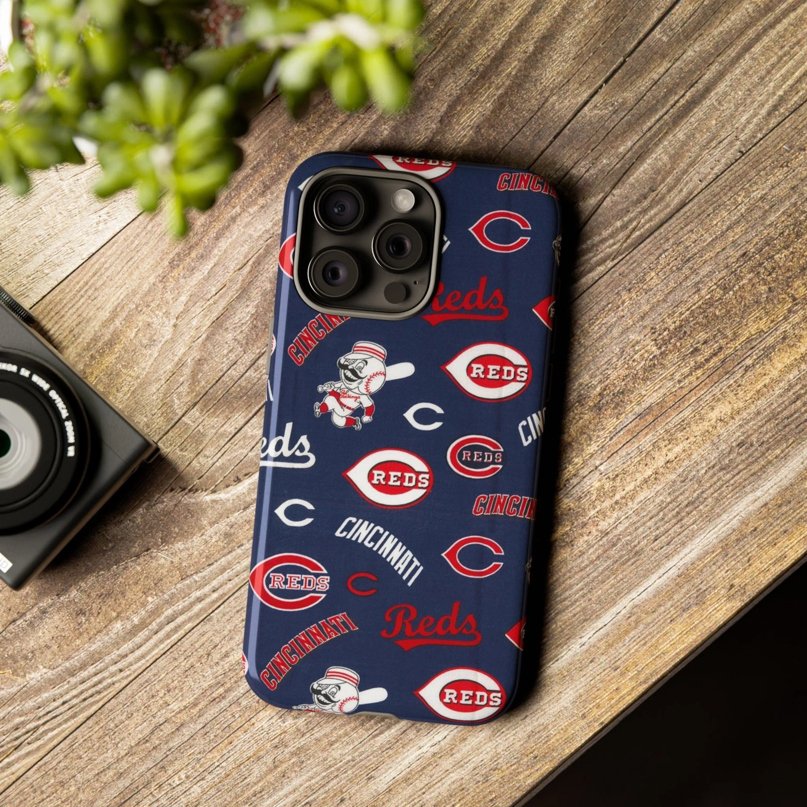 Cincinnati Reds Apple iPhone Cases