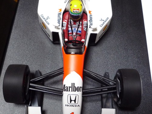 MINICHAMPS 1:18 McLaren Honda MP4/7 A. Senna GP del Giappone 1992 "Marlboro" - Foto 5 di 10