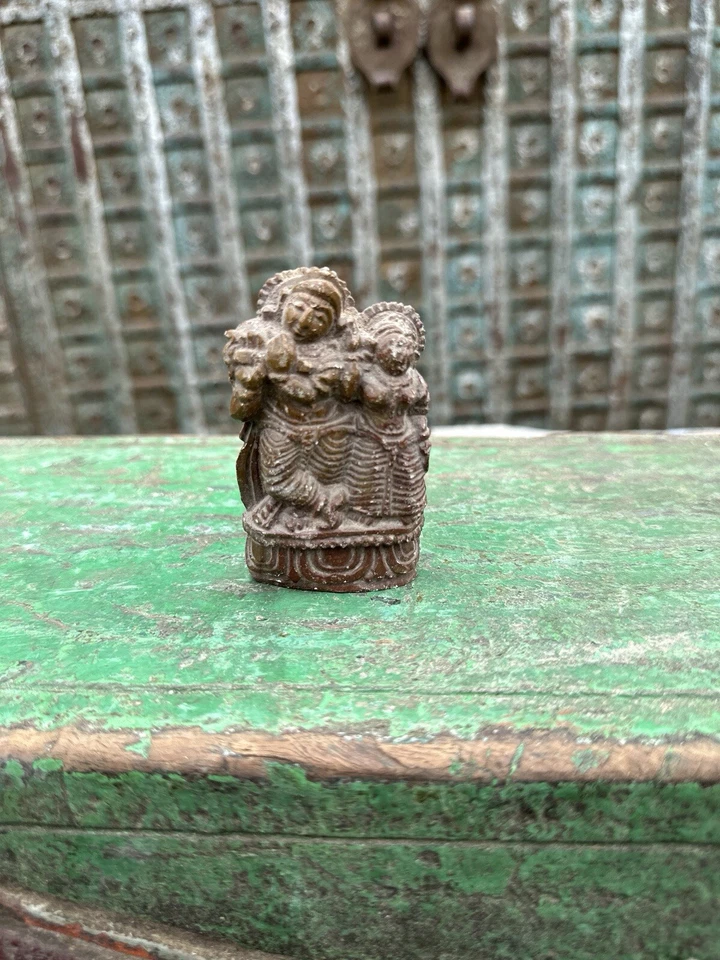 Escultura antiga de pedra marrom esculpida à mão deus hindu Radha Krishna - Imagem 4 de 4