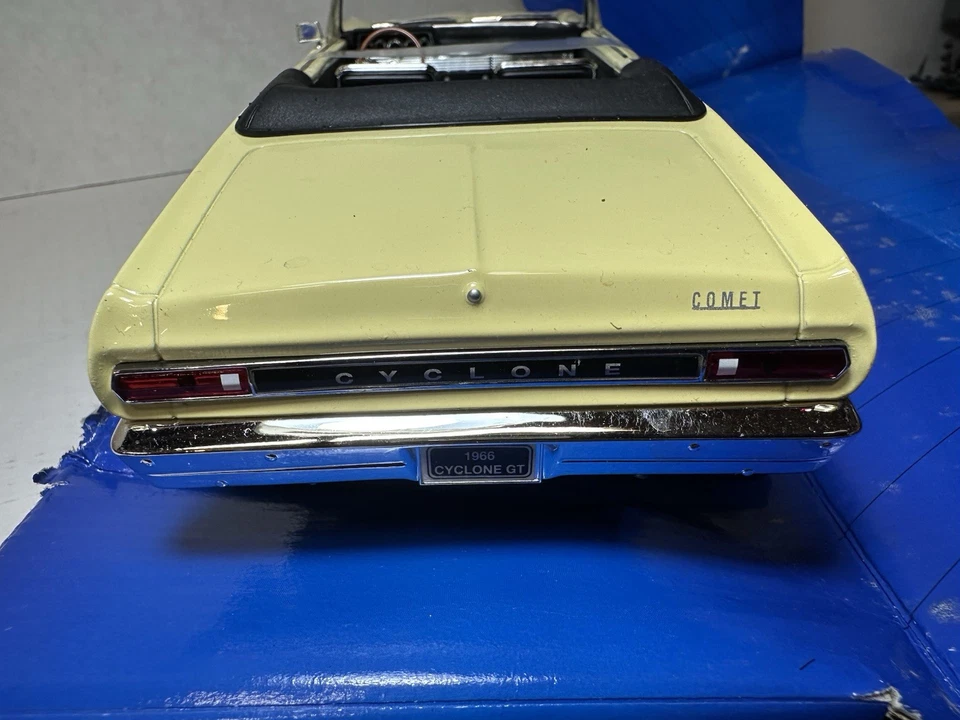 Yatming 1966 Mercury Cyclone GT Comet Convertible 1:18 Diecast LEER Foto 4 de 4
