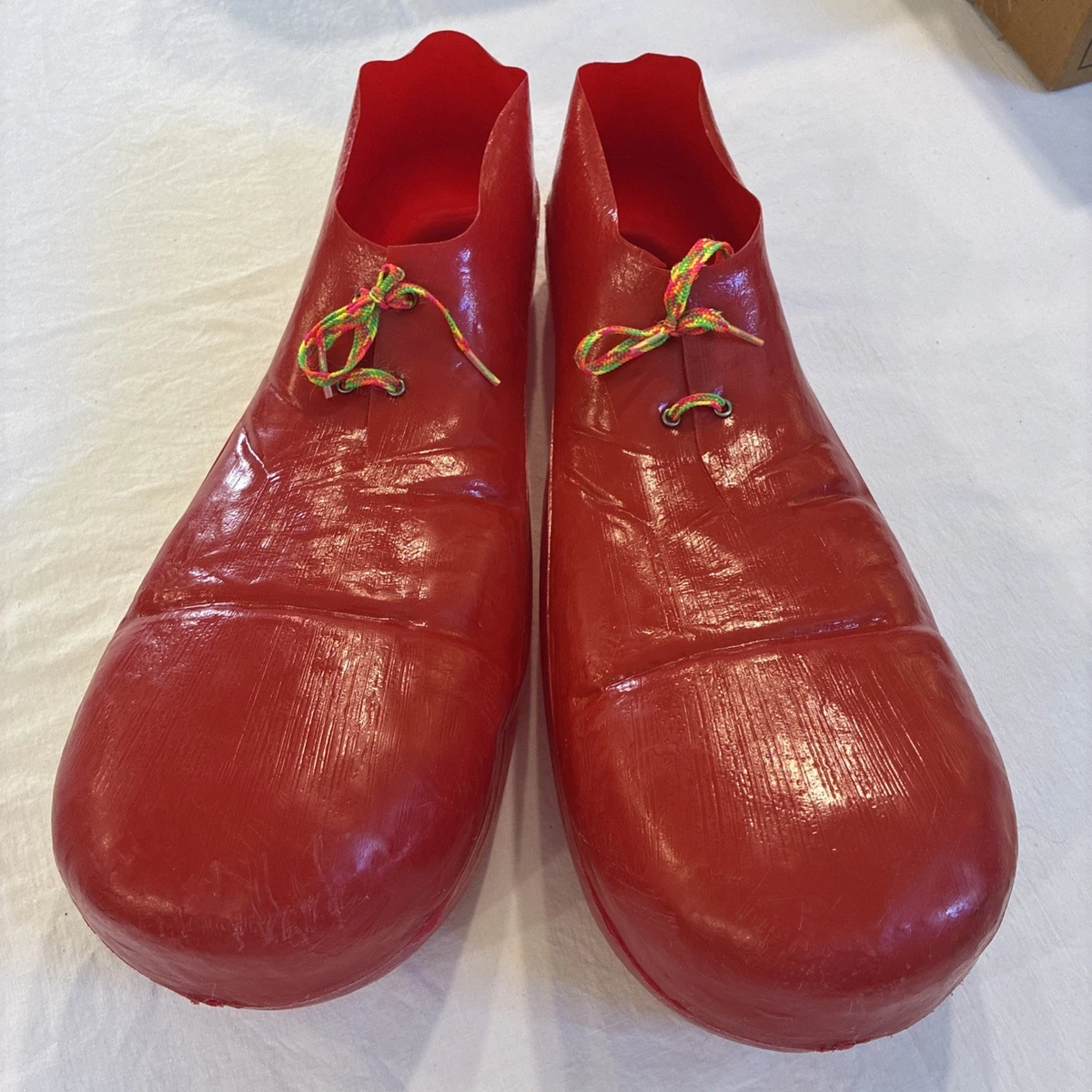 FIESTAS GUIRCA Zapatos De Payaso Rojos/Amarillos – Calzado Extra Grande Para Disfraces, Carnaval Y Fiestas Temáticas (Talla Única Amplia)
