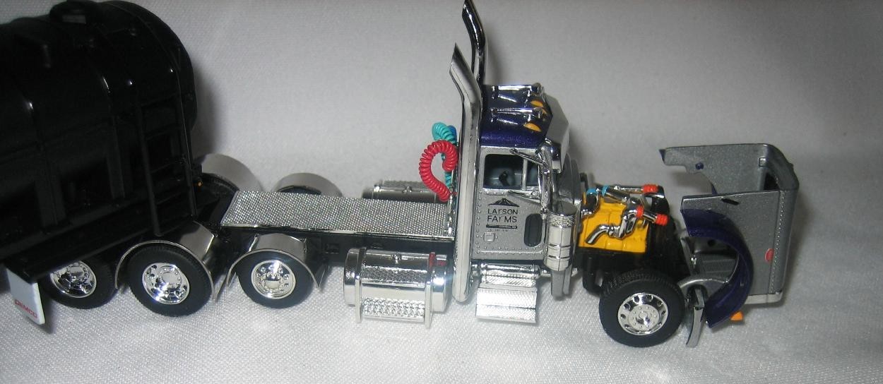 1/64DCP69-2065 379 Day Cab Purple Pete TT&C 2025 Show Truck Demco Fertilizer