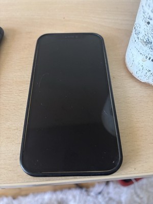 Apple iPhone 12 Pro mit 256 GB Speicherplatz. Kleiner Kratzer an der Kamera. 
