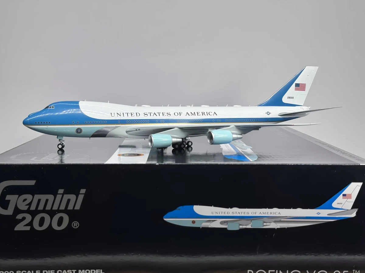 Boeing Boeing 747 Diecast Aircraft & Spacecraft 1:200 Scale for