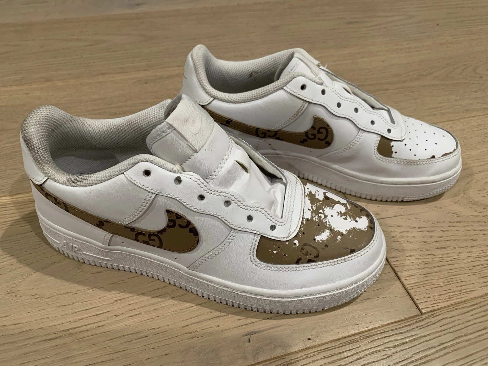 Baskets Nike AF1 créateur monogramme taille 5 ans