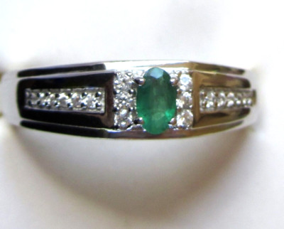 Genuine Emerald & Zircon Ring / size 12 / 925 Sterling Silver / 0.35ct  4.2g