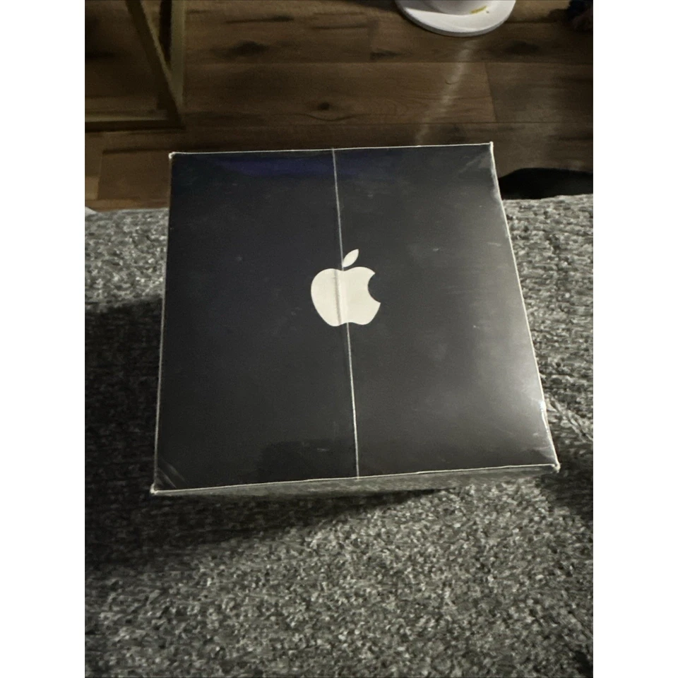 Apple iPod 3rd Generation 2003  Factory Sealed Classic 20GB M9244LL/A - Image 4 of 4