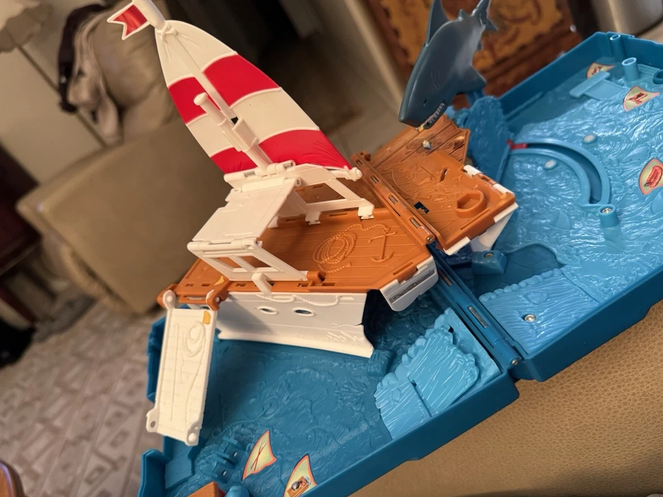 Matchbox Pop-Up Folding Travel Playset Shark Attack Ocean Ship 2007 Mattel - Image 3 of 4