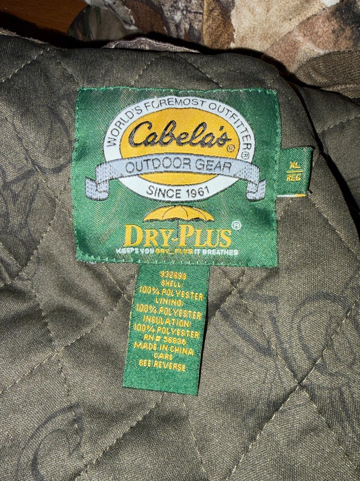 Cabela's Dry Plus Camo Hunting Jacket ScentLok RealTree XL Quilted Coat - product detail image 3