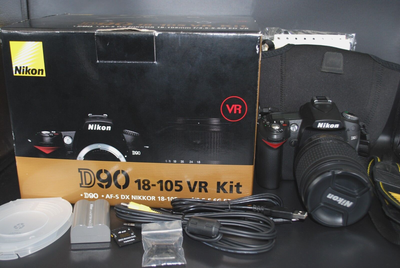 Nikon D90 12.3MP Digital Camera Kit 18-105mm Lens VR 17,218 Count 