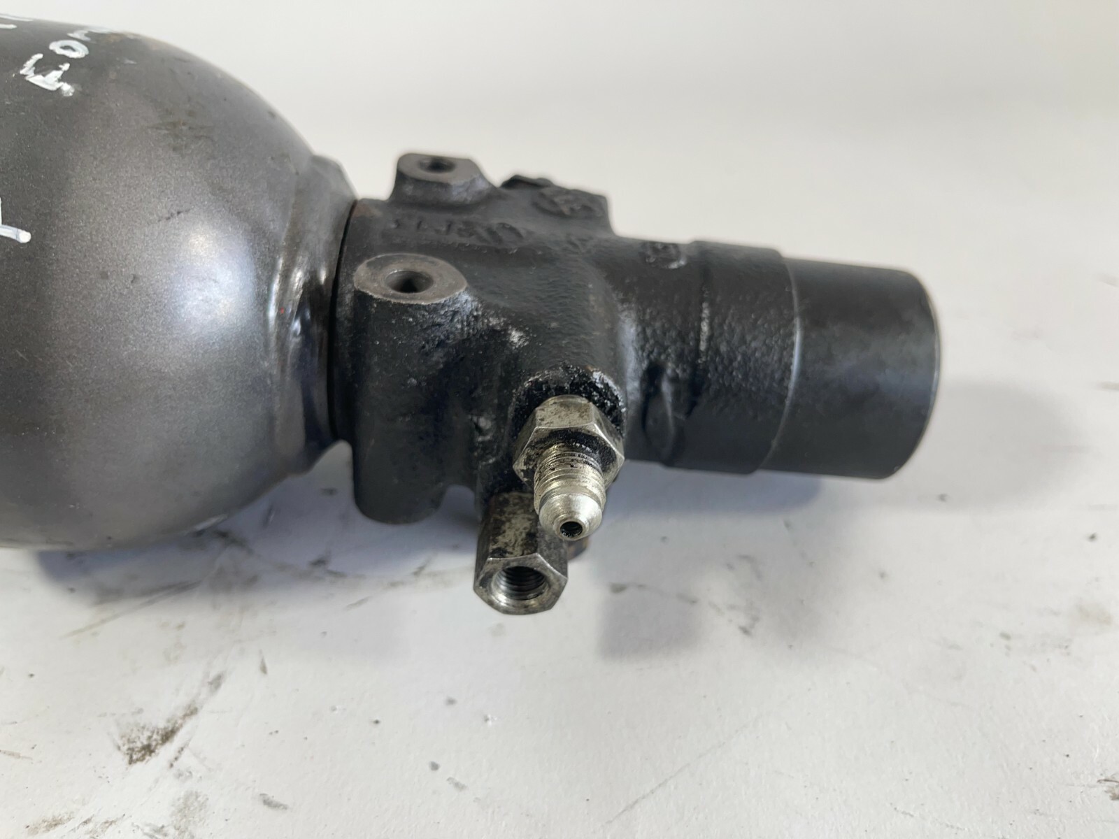 Rolls Royce Bentley Eight Silver Spur Spirit Front Suspension Accumulator Valve 
