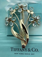 VINTAGE LARGE TIFFANY & CO 14k GOLD AQUAMARINE & GARNET FLOWER PIN BROOCH.