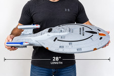 MASSIVE 28&rdquo; Star Trek USS Voyager NCC-74656 1:500 Intrepid Starship DisplayModel