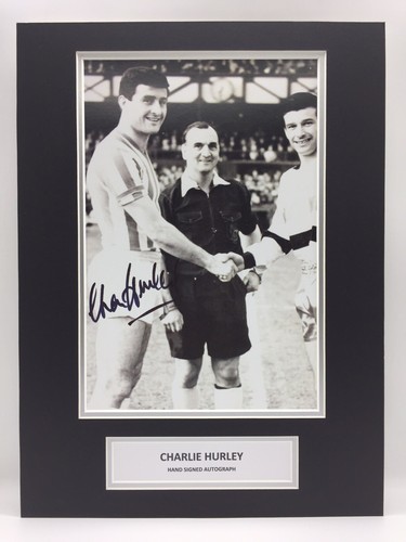 Exhibición de fotos firmada por Charlie Hurley Sunderland RARO + CERTIFICADO DE AUTENTICIDAD AUTÓGRAFO IRLANDA EIRE - Imagen 1 de 2