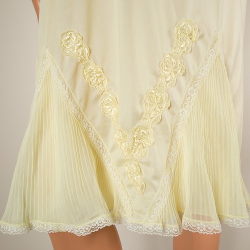 💖 Vintage MOVIE STAR Lemon Yellow Full Slip Dress 36 Nylon Accordion Pleats - Picture 7 of 12