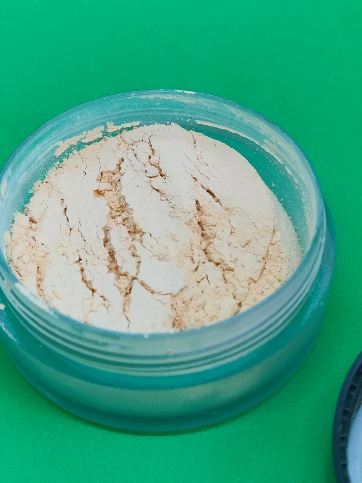 Polvo facial con acabado de seda JURLIQUE beige claro marfil 0,35 oz (LOTE DE 3) SIN caja Foto 3 de 4