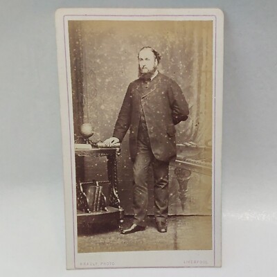Viktorianisches CDV Foto Liebesmedaille Gent bemalt Klavier Globus Bücher Bradley Liverpool 