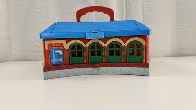 Thomas the Train & Friends Take Along Play Roundhouse Station Carry Case 2002