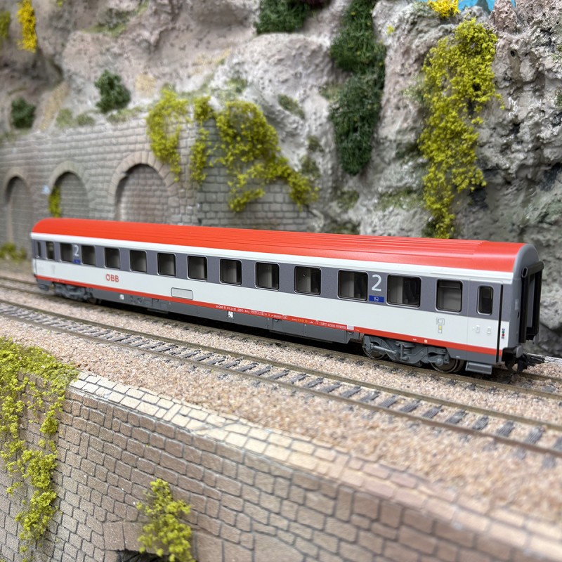 Voiture Eurofima ÖBB Marklin 42748 pour animer vos gares HO de l'époque VI
