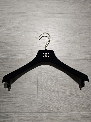 Authentic Chanel Velvet Hanger For Clothings Gold Colour Hardware 35cm - Bild 1 von 6