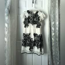 Anthropologie Foxiedox Embroidered lace mini Dress Ruffle xs pit to pit 17.5”