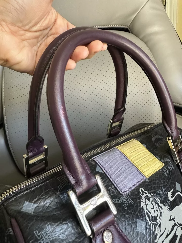 Bolso Cartera MCM Prince Lion Boston, Azul Marino con Herrajes Plateados, En muy buen estado Foto 3 de 4