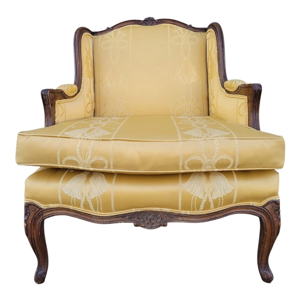 20 世纪 40 年代乡村法国胡桃木客厅椅 - 全新内饰黄色面料 — 第 2/4 张图片