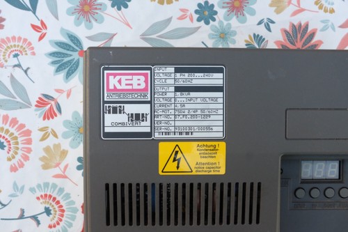 KEB Combivert 07.F0.200-1229 variateur de fréquence 750W entrée 1PH 200-240V - Picture 4 of 13