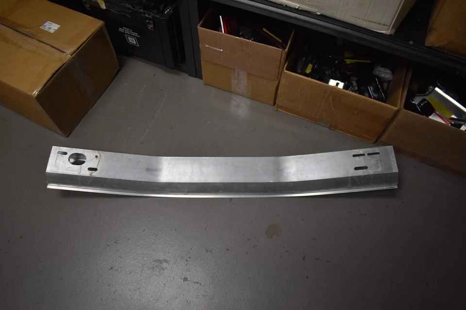 Barra de refuerzo delantera Nissan Leaf S 2013-2017 OEM de fábrica Foto 4 de 4