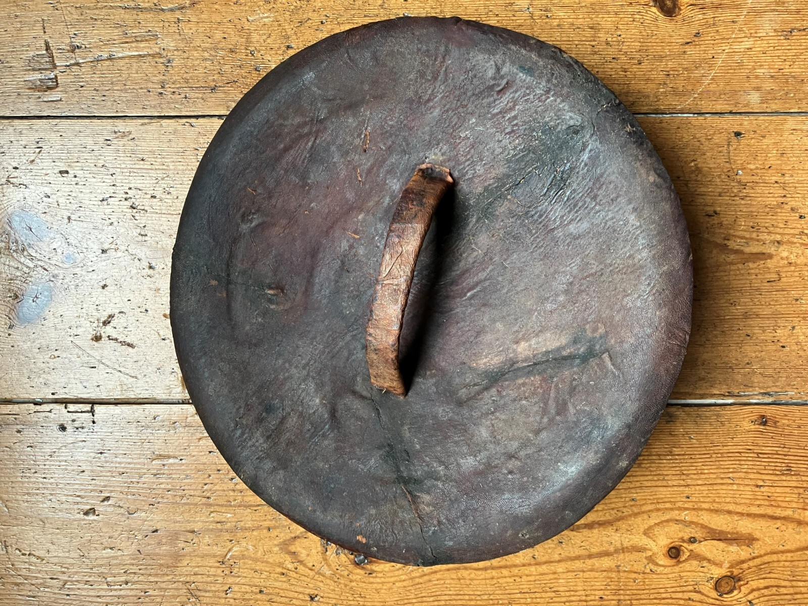 RARE AUTHENTIC 19TH CENTURY YEMENI TRIBAL SHIELD