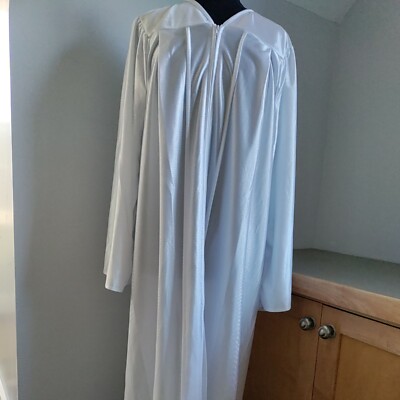 Graduation Source Gown Size 54 White Preowned Fits Heights 5 9  - 5 11 