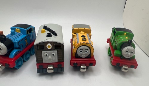 Thomas & Friends Sodor Zoo/Circus Train Cars W/animals & Aquarium Cars 2001 - Picture 5 of 7