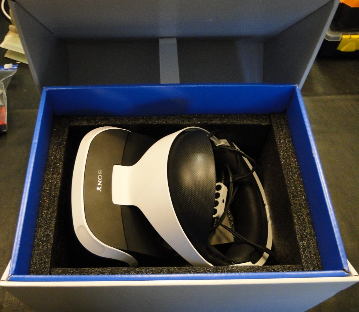 Sony PlayStation PS VR Bundle VR1 1st Generation PS4 headset motion