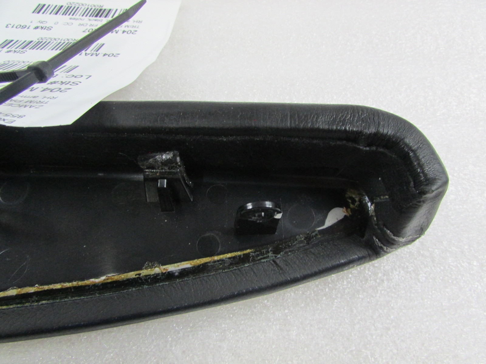 Maserati Quattroporte, RH, Right Front Arm Rest Door Trim, Black, Used