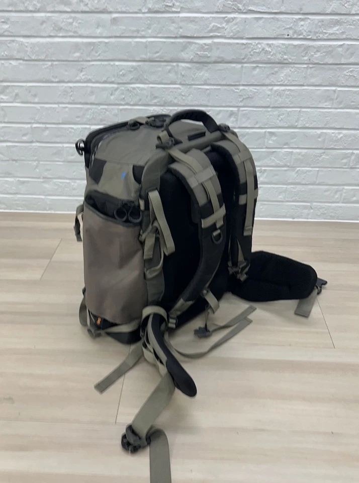 Lowepro Pro Trekker 400 AW Camera Backpack New Used Excellent Condition - Image 2 of 4