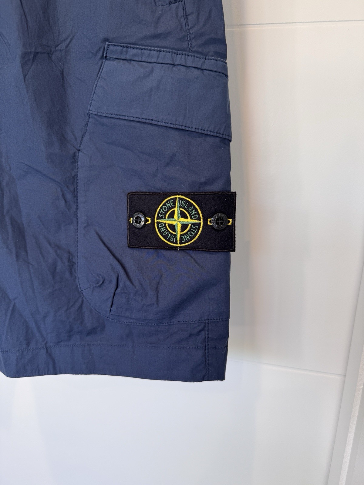 Stone Island Mens Navy Blue Bermuda Cargo Shorts Size 30 Type RE (fits 28-30) thumbnail 4