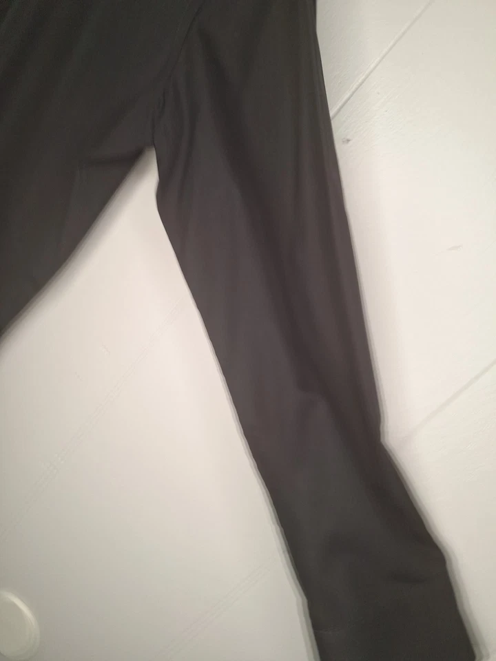 Camisa negra Charles Tyrwhitt 17/35 sin hierro calce ajustado para hombre Jermyn Street London Foto 4 de 4