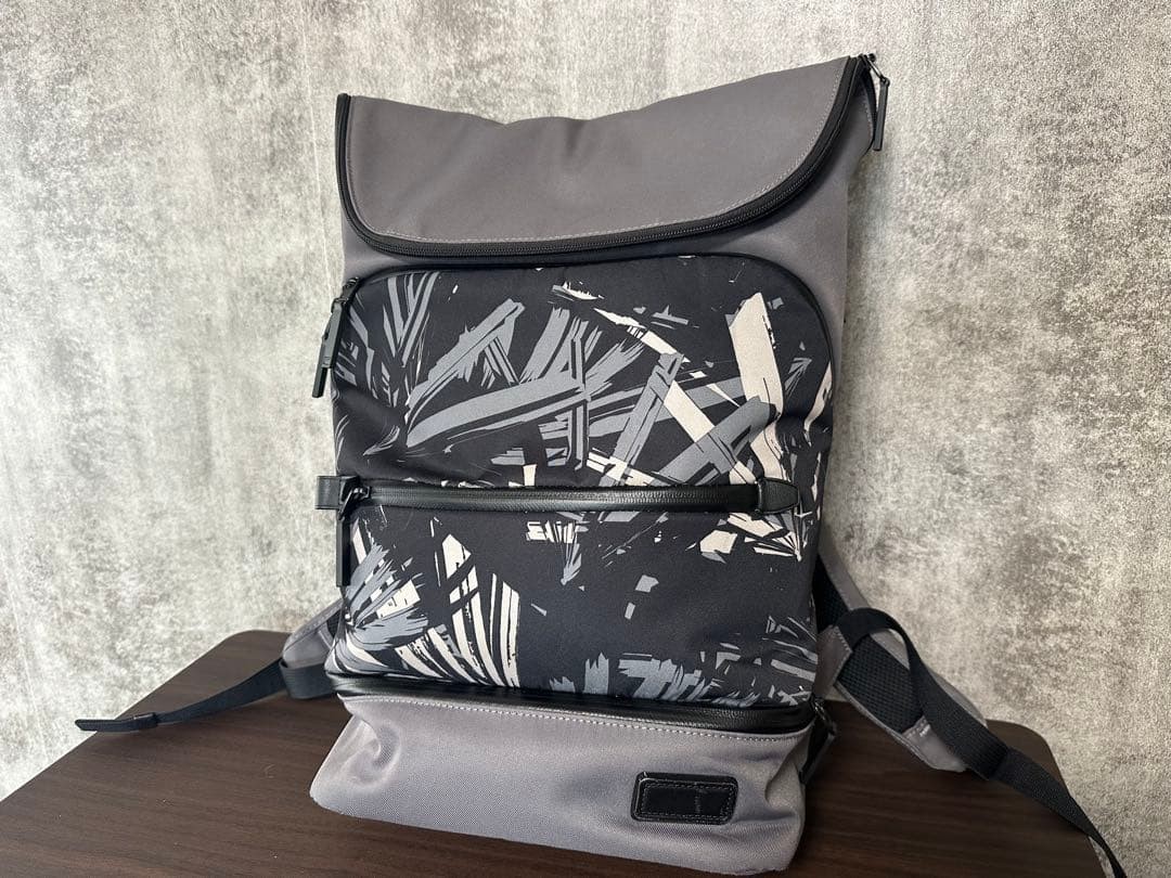 Grey/Black Abstract Pattern Backpack - image 1