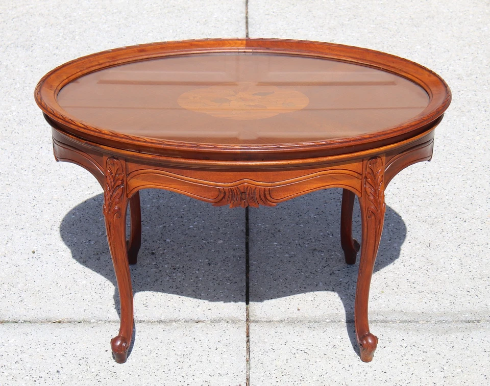 Antiguo parquet italiano estilo Luis XV con incrustaciones de caoba ovalado para servir Foto 3 de 4