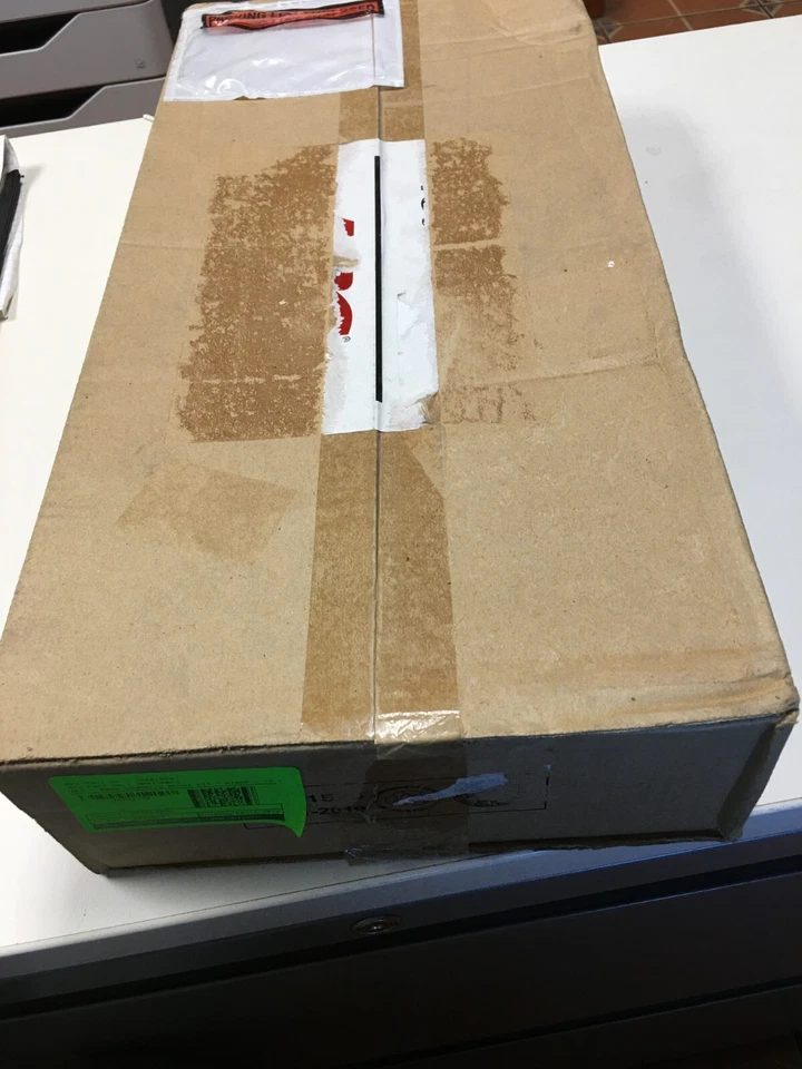 APC 19-inch 1U Rack Blanking Panel Kit - 10 Pack - Black AR8136BLK - Image 2 of 3