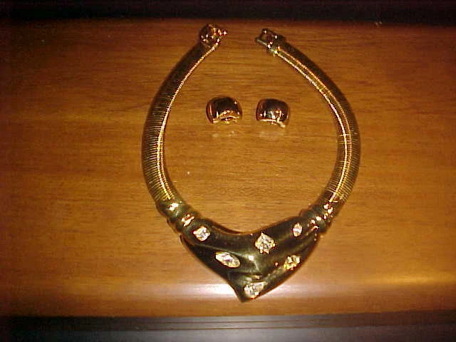 GIVENCHY BIJOUX COLLANA VINTAGE TONO ORO CON ACCENTI E ORECCHINI A CLIP #52