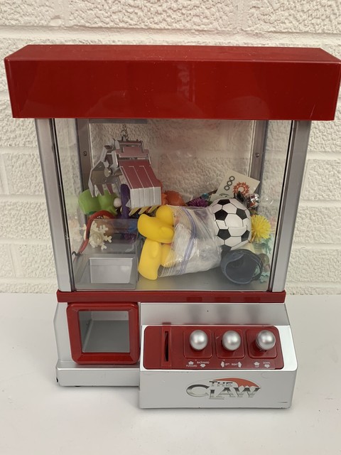 arcade candy grabber machine
