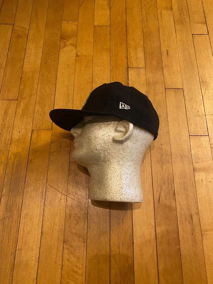 Sombrero de Colección Usado Boston Celtics New Era 59fifty 7-1/2 NBA Negro Verde Madera Dura Foto 2 de 4