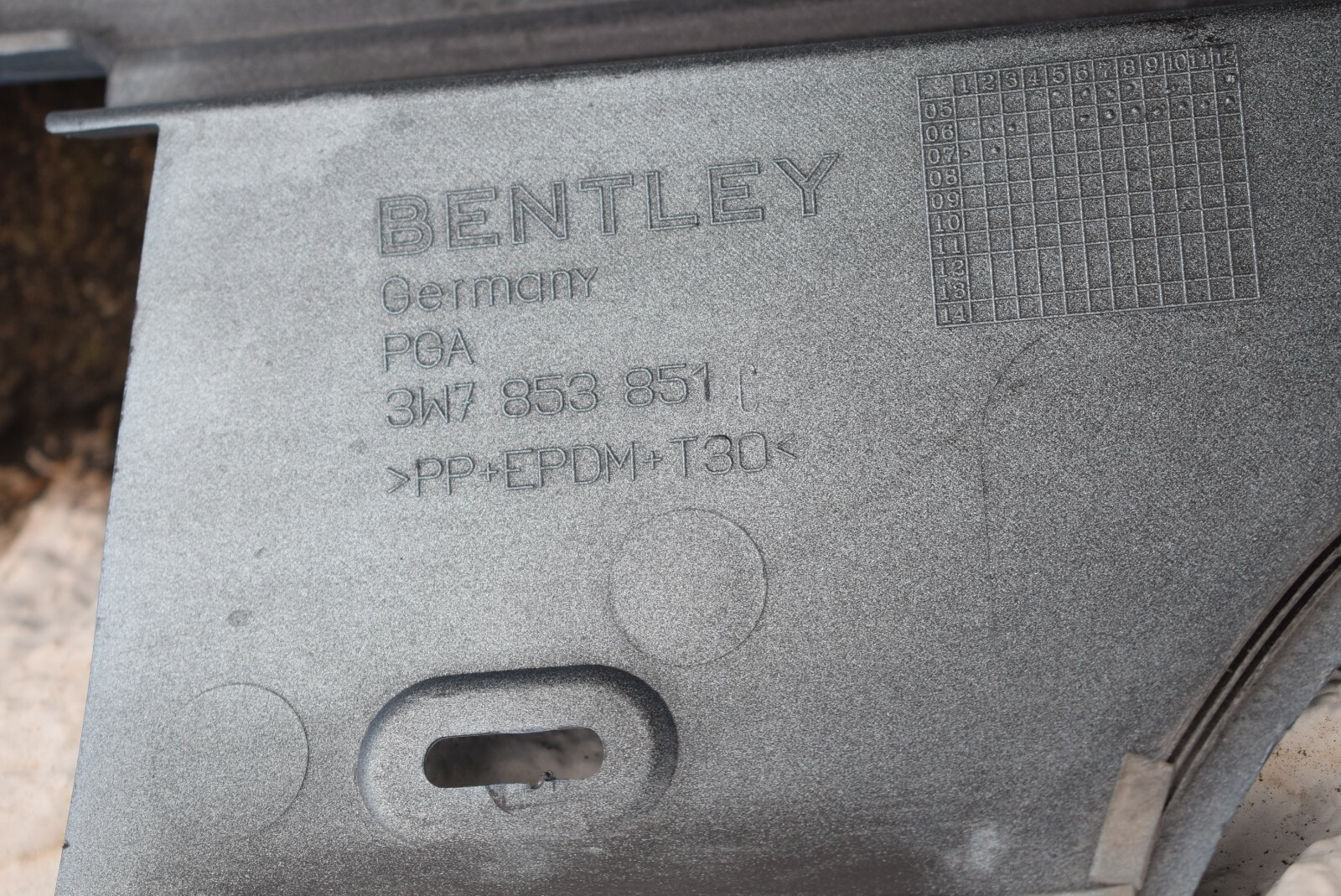 2006-2010 BENTLEY GT ROCKER MOLDING LEFT DRIVER OEM