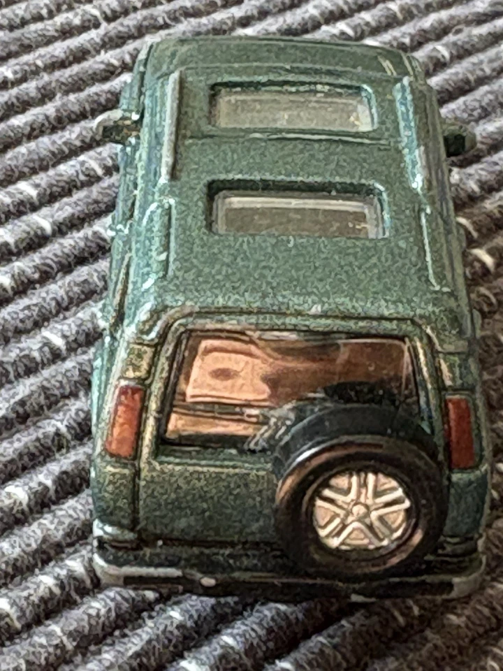 Motor Max 2004 Land Rover Discovery Metallic Dark Green 1:64 Diecast  - Image 4 of 4