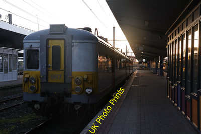 Foto SNCB Belgische Eisenbahn 12x8 Baureihe 73 EMU 997 wartet bei Brüssel - Mitte um 2023 #