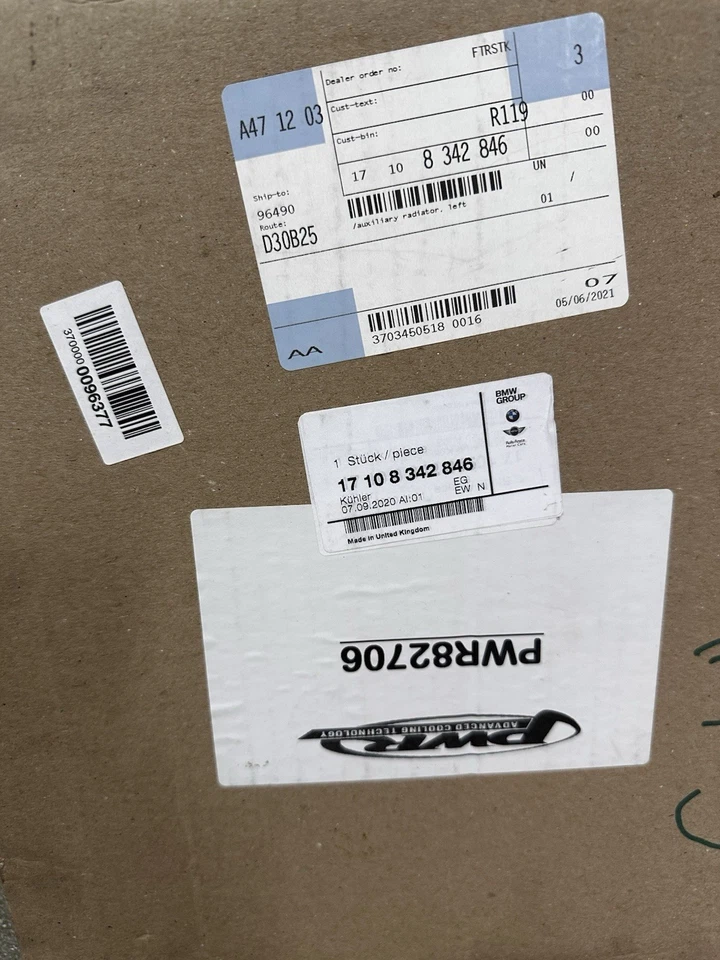 Radiador auxiliar BMW M2 CS Racing, lado izquierdo Foto 3 de 3