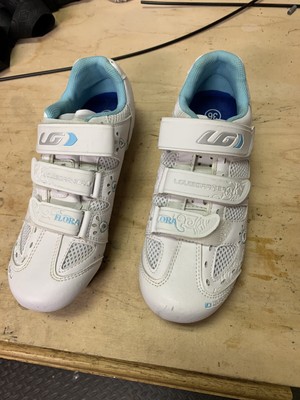 womens cycling shoes size 5