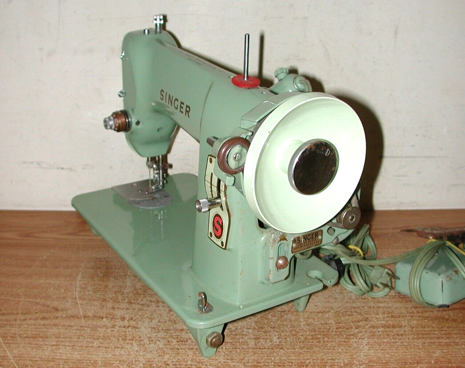 VINTAGE SINGER SIMANCO GREEN SEWING MACHINE 185J NO. RFJ88 W/ PEDAL